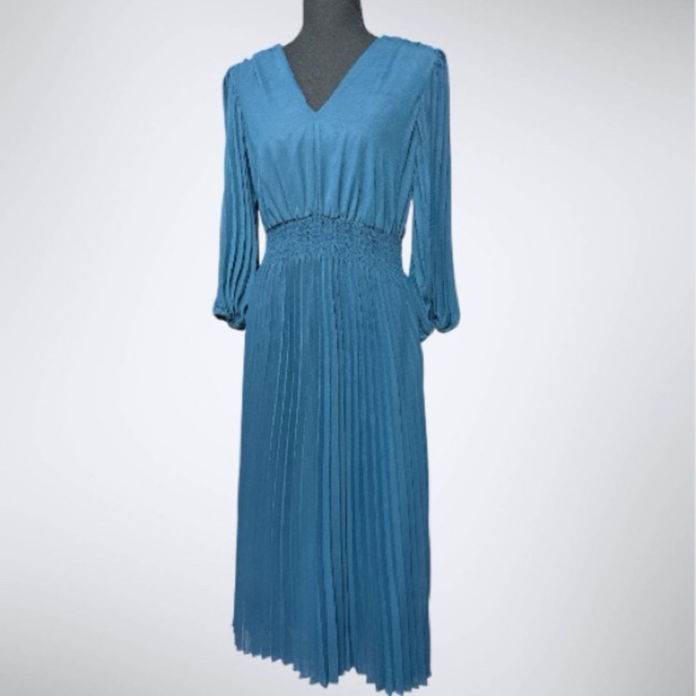 Just Taylor Blue V-Neck Long Sleeve Pleated Midi Dress Size Medium
